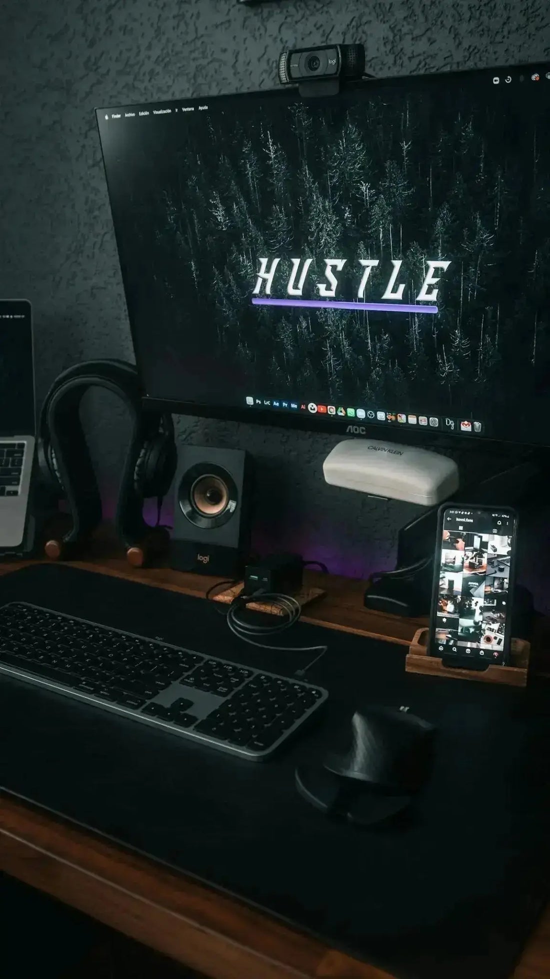 Comparing Wireless Chargers to Traditional Wired Options - Charge Hub X